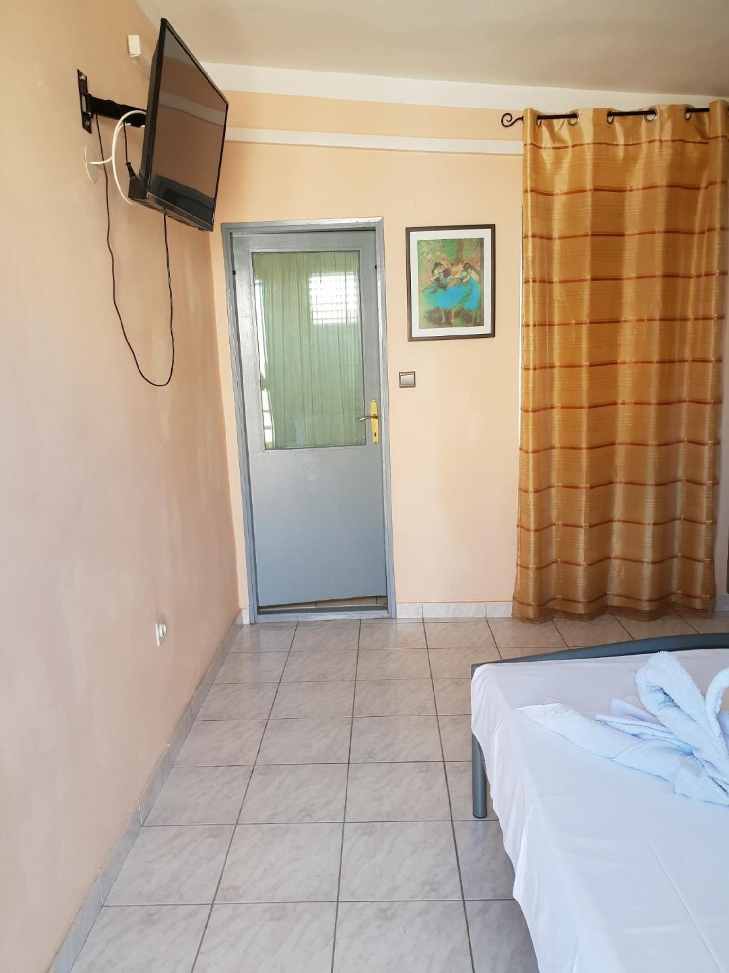 Apartments By The Sea Nin, Zadar - 15513 Bilik gambar